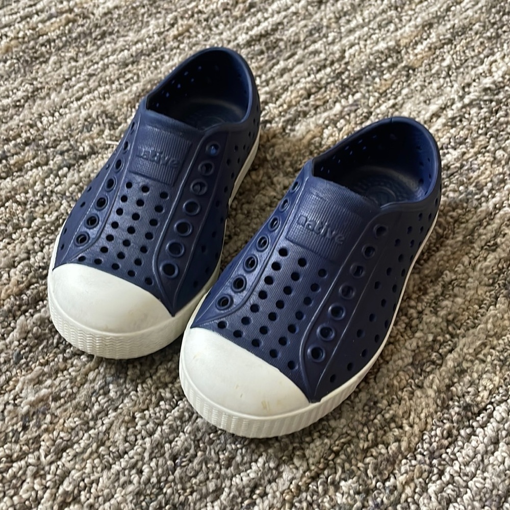 Native Jefferson size 8 Navy.